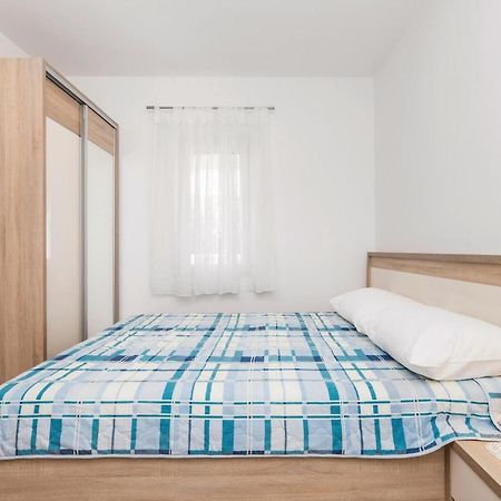 Lovely Apartment In Mandre With Wifi Kültér fotó