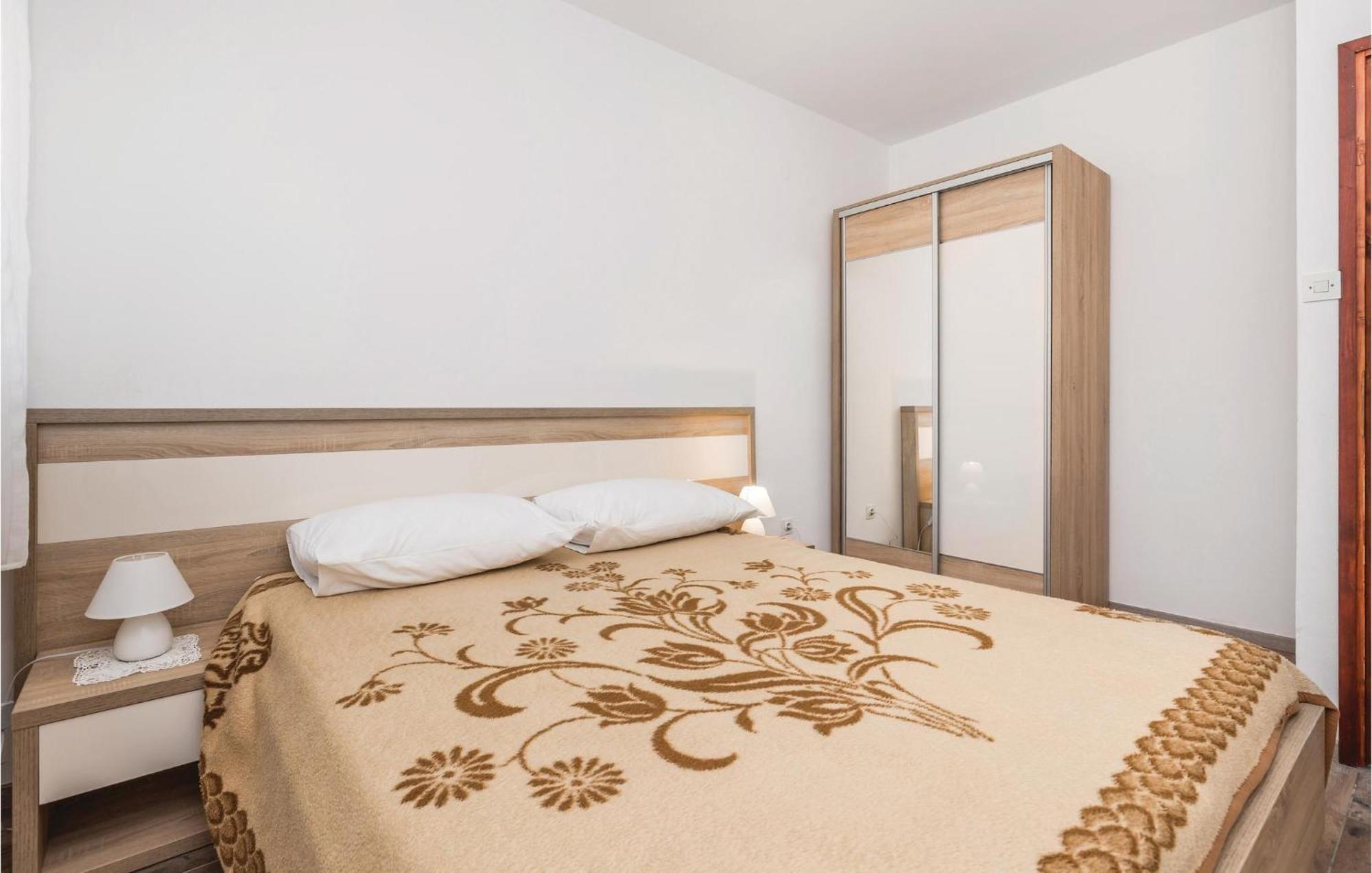 Lovely Apartment In Mandre With Wifi Kültér fotó