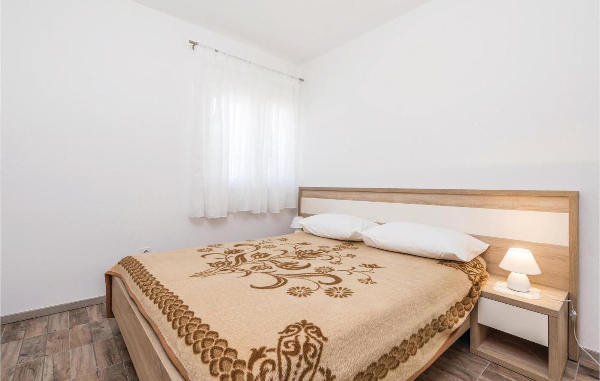Lovely Apartment In Mandre With Wifi Kültér fotó