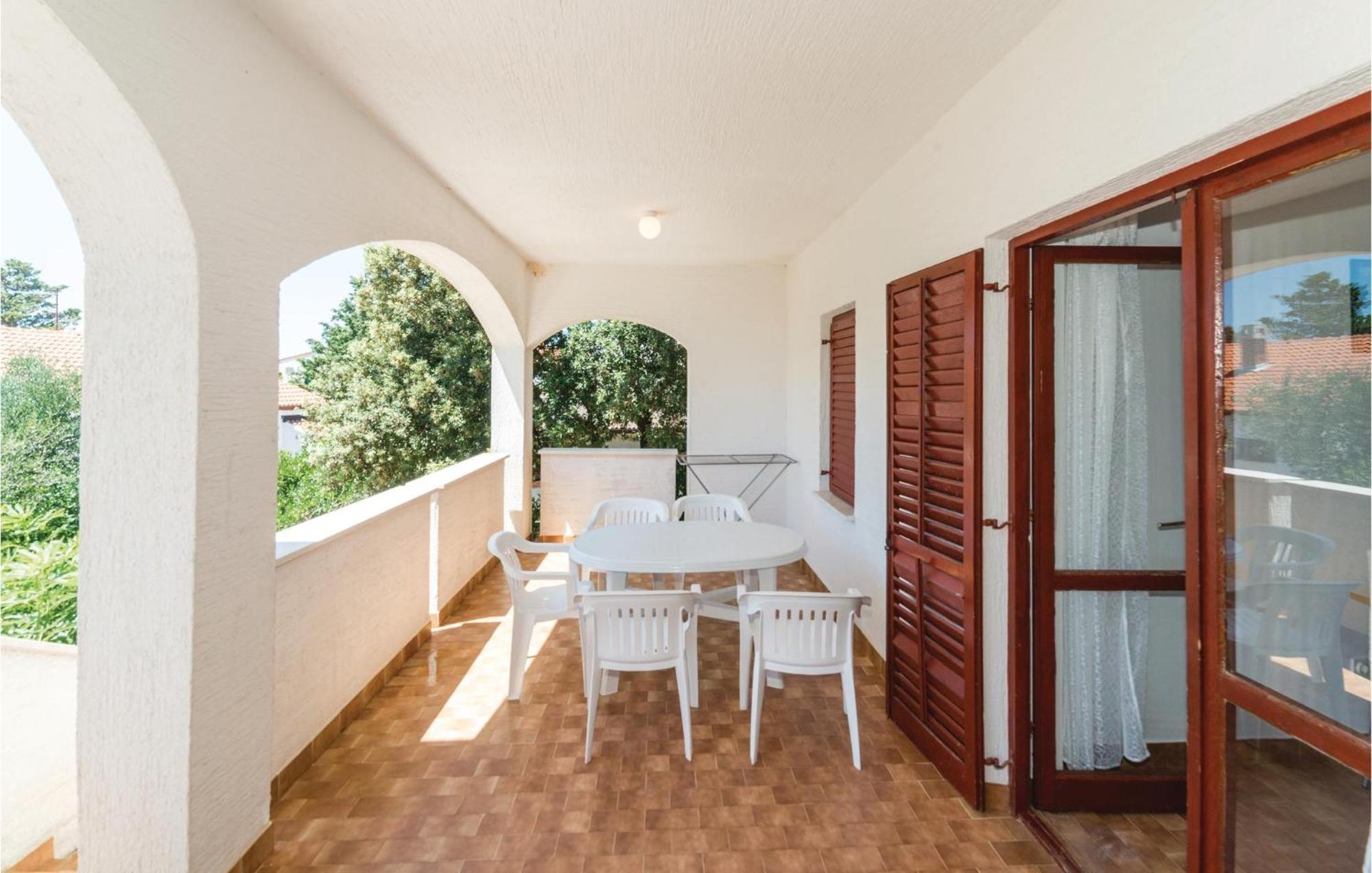 Lovely Apartment In Mandre With Wifi Kültér fotó