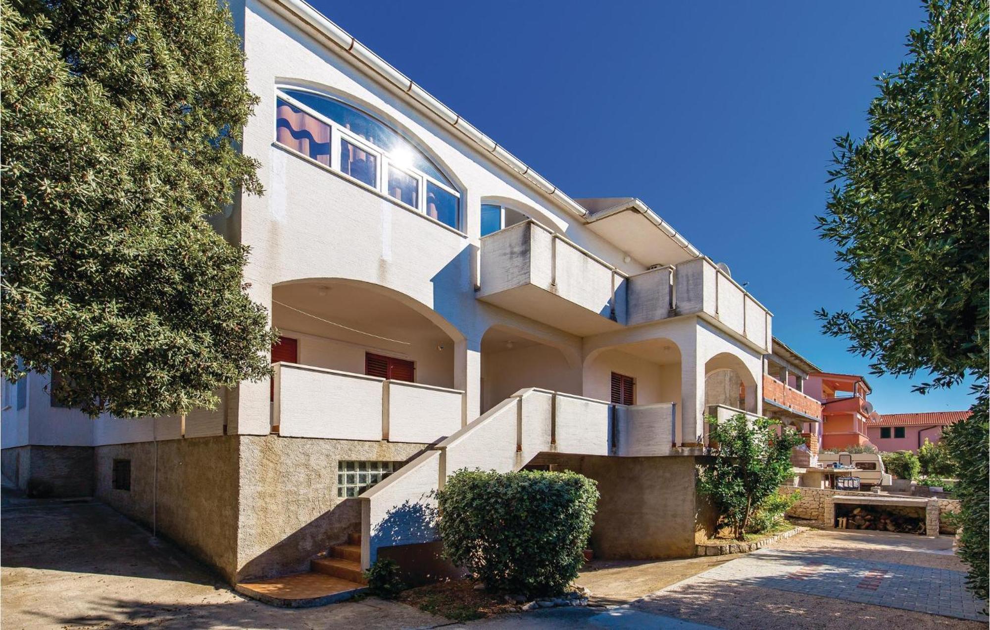 Lovely Apartment In Mandre With Wifi Kültér fotó