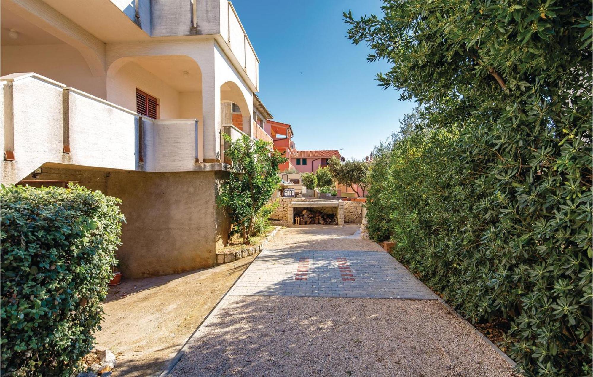 Lovely Apartment In Mandre With Wifi Kültér fotó